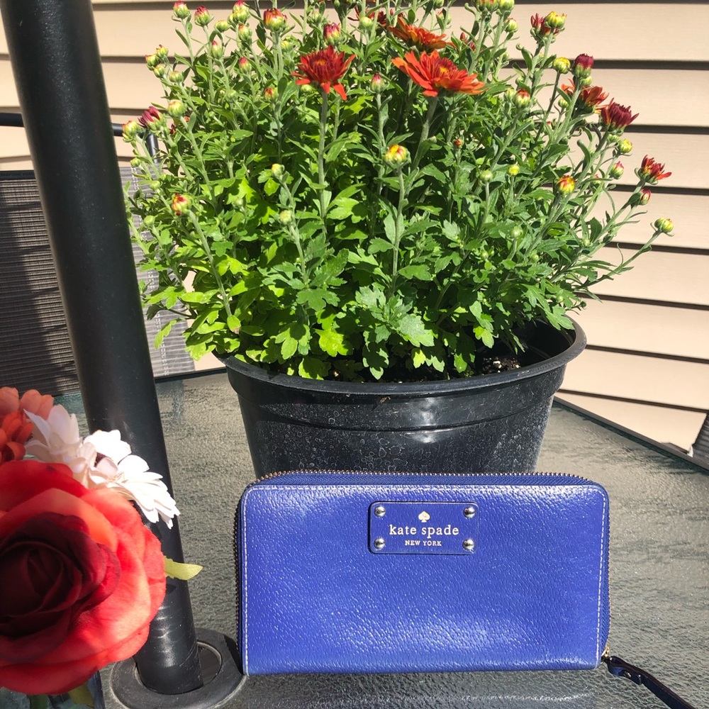 Kate Spade zip wallet